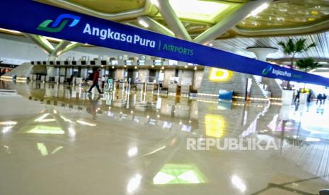 Ruang check in penumpang Bandara Internasional Yogyakarta (YIA), Kulonprogo, Yogyakarta. PT Angkasa Pura I (Persero) melakukan konser virtual Sumpah Pemuda di Yogyakarta International Airport (YIA) pada 28 Oktober 2020 pukul 18.00 WIB.