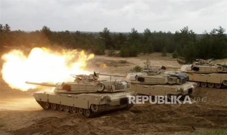  Tank Abrams Angkatan Darat AS di area pelatihan militer Adazi, Latvia, 11 Juni 2016. 