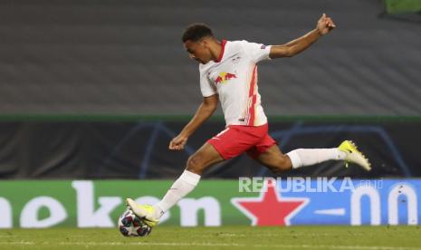 Tyler Adams dari Leipzig mencetak gol kedua timnya selama pertandingan perempat final Liga Champions antara RB Leipzig dan Atletico Madrid di stadion Jose Alvalade di Lisbon, Portugal, Kamis, 13 Agustus 2020. 