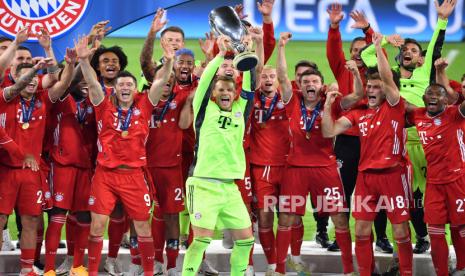 Pemain Bayern Munchen melakukan selebrasi.