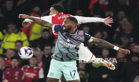 Arsenal Gabriel, top, and Brentford