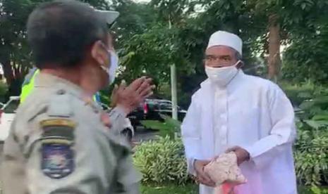 Petugas Ribut dengan Pelanggar PSBB Lapor Polisi? Disangkal