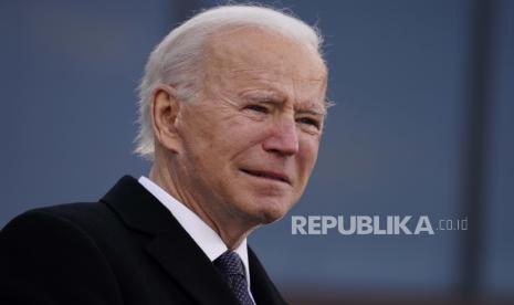 Presiden terpilih Joe Biden meneteskan air mata ketika dia berbicara di Mayor Joseph R.Beau Biden III, Selasa (19/1/2021), di New Castle, Del.