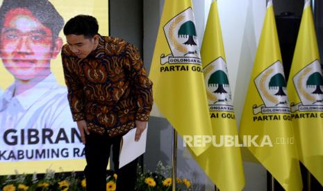 Walikota Solo Gibran Rakabuming Raka usai menerima hasil Rapimnas II Partai Golkar di Kantor DPP Partai Golkar, Jakarta, Sabtu (21/10/2023). Rapimnas II Partai Golkar tersebut mengusulkan pasangan Bakal calon Presiden dan Wakil presiden pada pilpres 2024 yaitu Prabowo Subianto dan Gibran Rakabuming Raka.