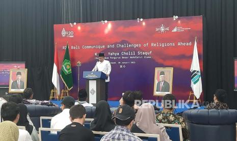 Ketua Umum Pengurus Besar Nahdlatul Ulama (PBNU), KH Yahya Cholil Staquf saat menjadi narasumber ahli dalam kuliah umum yang digelar di Universitas Islam Internasional Indonesia (UIII) Depok, Jawa Barat, Senin (30/1/2023). Kuliah umum ini mengangkat tema R20 Bali Communique and Challenges of Religions Ahead. 