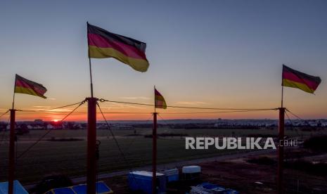 Bendera Jerman (ilustrasi). Kementerian ekonomi dan iklim Jerman pada Rabu (6/4/2022) akan menyampaikan paket regulasi untuk mempercepat perluasan energi terbarukan .