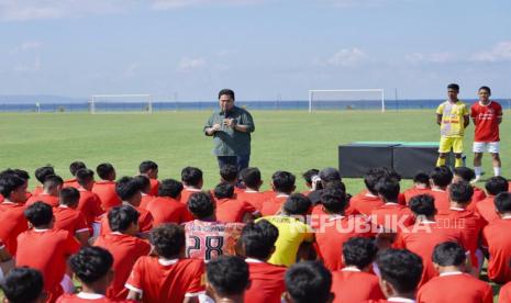 Erick Thohir bersama Timnas Indonesia.