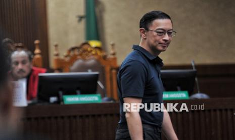 Terdakwa Thomas Trikasih Lembong alias Tom Lembong menjalani sidang perdana pembacaan dakwaan di Pengadilan Tipikor, Jakarta Pusat, Kamis (6/3/2025).