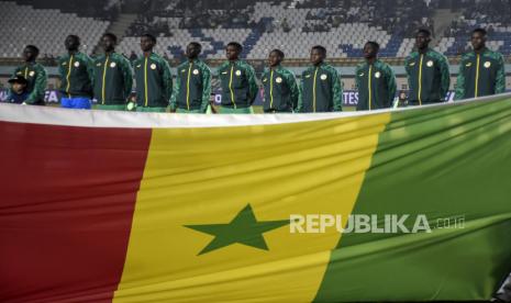 Pemain Timnas Senegal menyanyikan lagu kebangsaan sebelum pertandingan babak penyisihan Grup D Piala Dunia U17 2023 di Stadion Si Jalak Harupat, Kabupaten Bandung, Jawa Barat, Selasa (14/11/2023). 