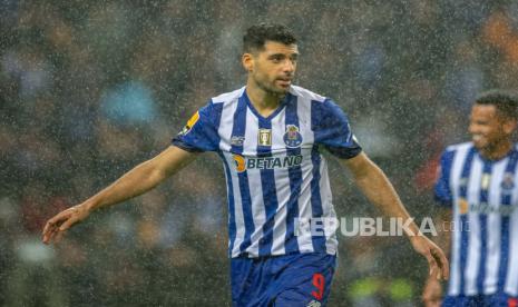  Pemain FC Porto Mehdi Taremi yang diincar AC Milan. 