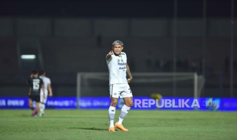 Dewa United melawan Persib Bandung di Indomilk Stadion, Tangerang.