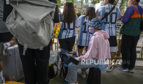 Pecinta sepak bola di Cina menantikan kedatangan timnas Argentina. Beijing akan jadi lokasi laga Australia melawan Argentina. 