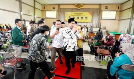 Wakil Gubernur (Wagub) Jawa Tengah, Taj Yasin Maimoen saat menghadairi dan membuka acara Bimbingan Teknis Pendamping Proses Produk Halal (PPH) dan penyerahan sertifikat halal di Kampus III UIN Walisongo Semarang, Jumat (10/2/2023).