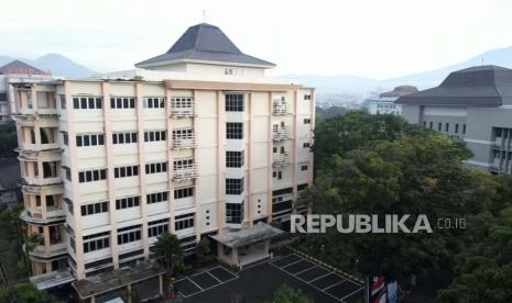 Universitas Brawijaya (UB). Ada 26.487 peserta yang mendaftar SNBP ke Universitas Brawijaya.