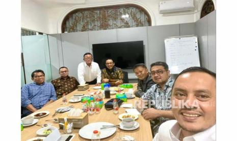 Tim kecil atau juga biasa disebut tim 8 Koalisi Perubahan untuk Persatuan sudah menyelesaikan pembahasan calon wakil presiden (cawapres) untuk Anies Baswedan sebelum pemberangkatan hajinya.