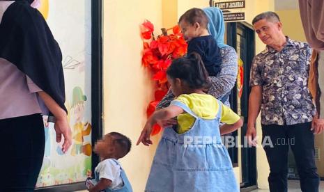 Dua keluarga bayi tertukar menjalani proses bonding di Mapolres Bogor, Senin (4/9/2023). Proses bonding dan tahapan lain akan berlangsung hingga penyerahan bayi ke orangtua biologisnya pada 29 September 2023. 