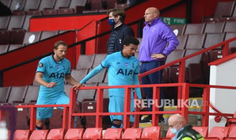 Pemain Tottenham Hotspur, Harry Kane (kiri) dan Dele Alli (kanan).