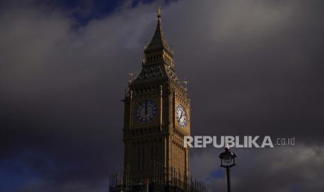 Menara Elizabeth, yang berisi lonceng yang dikenal sebagai Big Ben. Menara Big Ben di London Inggris disebut merujuk pada arsitektur Islam 