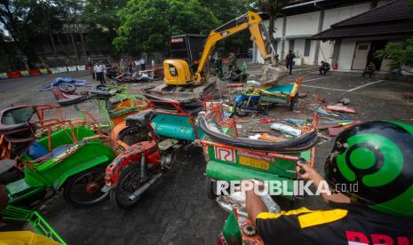 Pemkot Yogyakarta Musnahkan Puluhan Bentor, Gantikan dengan Becak Listrik