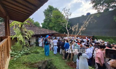 Suasana open house Idulfitri 1445 Hijriyah di kediaman Anies Baswedan di kawasan Cilandak, Jakarta Selatan, Rabu (10/4/2024).