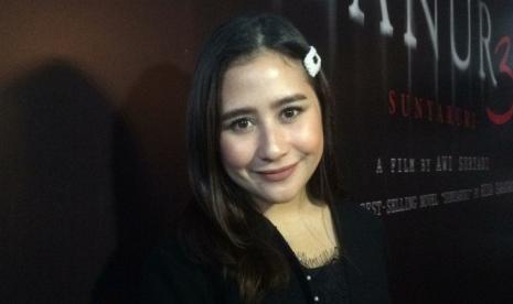 Prilly Latuconsina:  Aktris Prilly Latuconsina yang baru saja pindah ke rumah baru