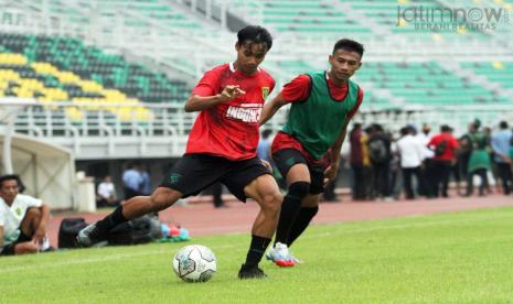 Aji Santoso Minta Anak Asuhnya Suguhkan Pertandingan Menghibur saat Lawan Persis