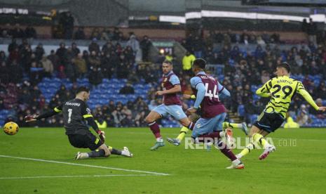 Pemain Arsenal Kai Havert mencetak gol kelima ke gawang Burnley pada laga Liga Primer Inggris Sabtu (17/2/2024) malam. The Gunner menang 5-0 atas Burnley.