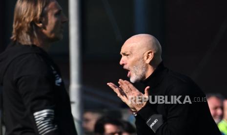  Pelatih AC Milan Stefano Pioli 