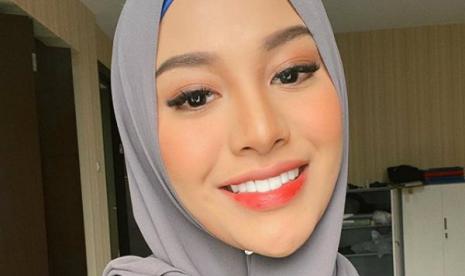 Aurel Hermansyah berhijab: Aurel Sebut Krisdayanti Tidak Pernah Balas WhatsApp