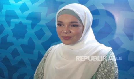 Dewi Sandra. Dewi Sandra fokus mengejar Lailatul Qadar pada 10 hari terakhir Ramadhan (ilustrasi).