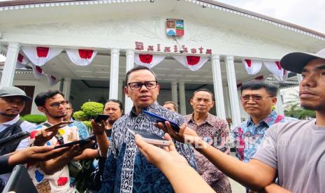 Calon gubernur Jawa Barat (cagub Jabar), Bima Arya Sugiarto memilih mundur dari pencalonan untuk mendukung Dedi Mulyadi di Pilgub Jabar 2024..