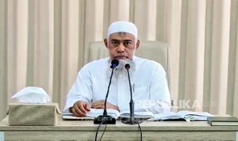 Tangkapan Layar pada kanal youtube rodjatv saat Ustadz Yazid bin Abdul Qadir Jawas berceramah.