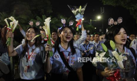 Pendukung capres-cawapres.