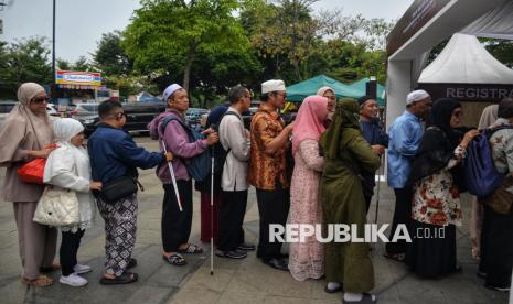 Sejumlah peserta disabilitas saat menghadiri acara sosialisasi pemilih inklusif disabilitas di  kompleks Jakarta International Velodrome, Jakarta, Sabtu (23/11/2024). Komisi Pemilihan Umum (KPU) Provinsi DKI Jakarta mengadakan Sosialisasi Pemilih Inklusif Disabilitas untuk Pemilihan Gubernur dan Wakil Gubernur DKI Jakarta hal ini untuk memastikan seluruh kelompok masyarakat, termasuk penyandang disabilitas, mendapatkan informasi yang utuh mengenai kepemiluan sekaligus mendapatkan hak yang sama saat pemilihan.