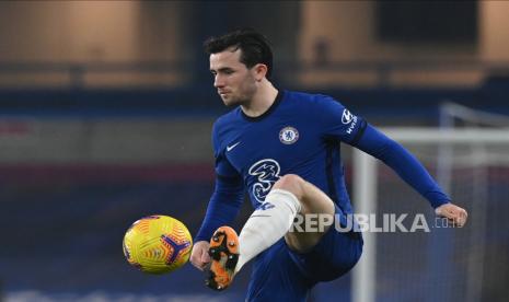 Ben Chilwell dari Chelsea beraksi selama pertandingan sepak bola Liga Premier Inggris antara Chelsea FC dan Wolverhampton Wanderers di London, Inggris, 27 Januari 2021.