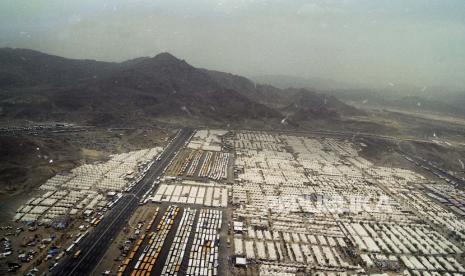 Jutaan jamaah haji seluruh dunia mulai berkumpul di padang Arafah  (10/05/1995). Mereka melaksanakan Wukuf sebagai puncak pelaksanaan ibadah haji .Foto: BAkhtiar Phada/Republika