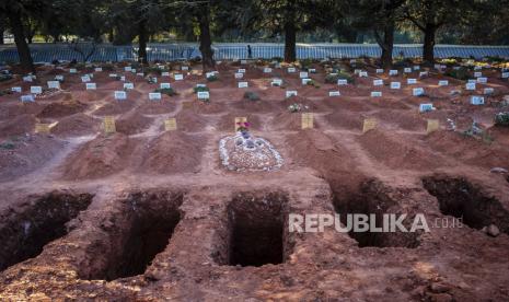 Kuburan kosong di kuartal Muslim Westpark Cemetery, setelah otoritas kesehatan memerintahkan lebih banyak kuburan untuk digali dalam persiapan untuk lonjakan kematian terkait virus corona, di Johannesburg, Afrika Selatan, 15 Juli 2020.