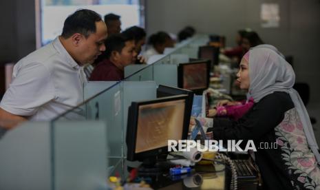 Dolar Tembus Rp 18.000, Ujian Ganda bagi Perekonomian Jawa B