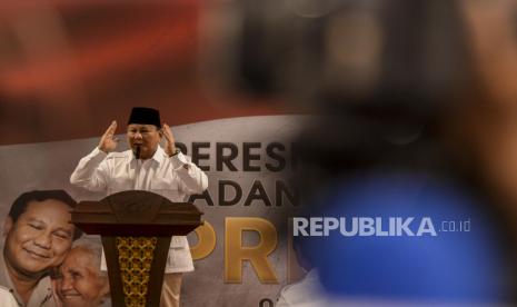 Ketua Umum Partai Gerindra Prabowo Subianto menyampaikan pidato politik saat peresmian Kantor Badan Pemenangan Presiden Partai Gerindra di Jakarta, Sabtu (7/1/2023). Pada kesempatan tersebut Prabowo Subianto meresmikan Kantor Badan Pemenangan Presiden Partai Gerindra sebagai bentuk persiapan dalam menghadapi Pemilu 2024 yang akan digelar pada 14 Februari 2024. Republika/Putra M. Akbar