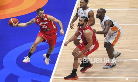 Pebasket Timnas basket Lebanon Ali Mezher (kiri) membawa bola saat melawan Timnas basket Pantai Gading dalam pertandingan fase babak klasifikasi penentuan peringkat FIBA World Cup 2023 di Indonesia Arena, Gelora Bung Karno, Senayan, Jakarta, Kamis (31/8/2023). Timnas basket Lebanon berhasil mengalahkan Timnas basket Pantai Gading dengan skor 94-84.  