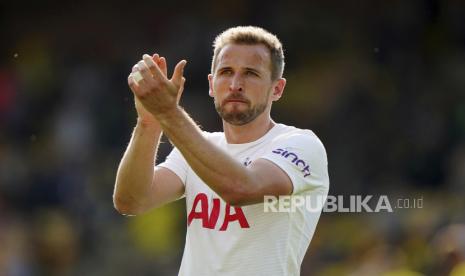 Striker Tottenham Hotspur Harry Kane melakukan selebrasi.