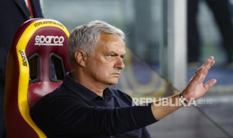   Pelatih AS Roma Jose Mourinho