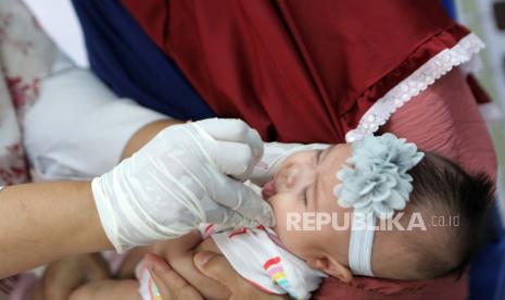 Cakupan vaksinasi polio yang tinggi harus di seluruh Indonesia.