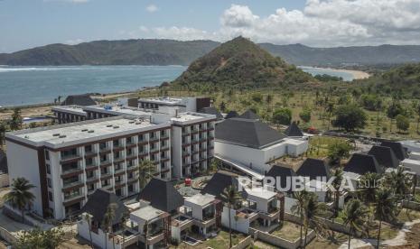 Foto udara kompleks Hotel Pullman di Kawasan Ekonomi Khusus (KEK) Mandalika di Kuta, Lombok Tengah, NTB, menyambut perhelatan MotoGP Mandalika.