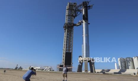 A person poses near the SpaceX mega rocket Starship as they get ready for their upcoming launch in Boca Chica, Texas, USA, 17 November 2023. This is the second attempt to test mega rocket Starship.  