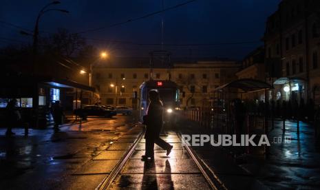 Sekutu Ukraina menjanjikan bohlam lampu LED hemat energi untuk meringankan krisis listrik dan membantu Ukraina melewati musim dingin.