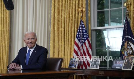 Presiden Joe Biden menyampikan pidato nasional dari Ruang Oval Gedung Putih, Washington, AS Rabu (24/7/2024). Presiden Biden berpidato nasional untuk pertama kalinya sejak mengundurkan diri dari pilares AS dan mendukung Wakil Presiden Kamala Harris. 