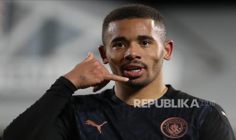 Gabriel Jesus diganjar kartu merah karena pelanggaran keras terhadap Eugenio Mena.