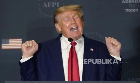  Mantan Presiden Donald Trump membayar pajak pendapatan 1,1 juta dolar AS atau sekitar Rp 17,12 miliar selama tiga tahun menjadi presiden.