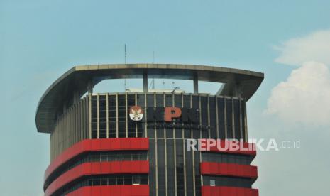 Penampakan gedung KPK dari seberang Jl Kuningan, Jakarta, Senin (31/5). Tahta Aidilla/ Republika